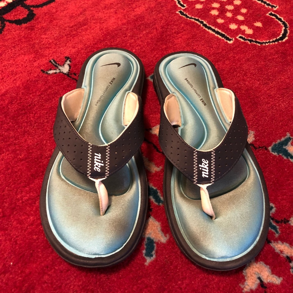 NIKE comfort foam sandals